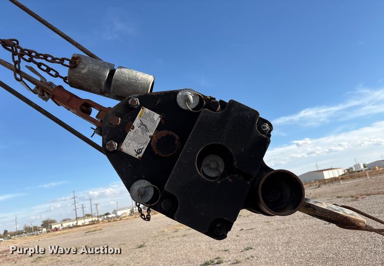 image for item EU4714 2013 Peterbilt 365 crane truck