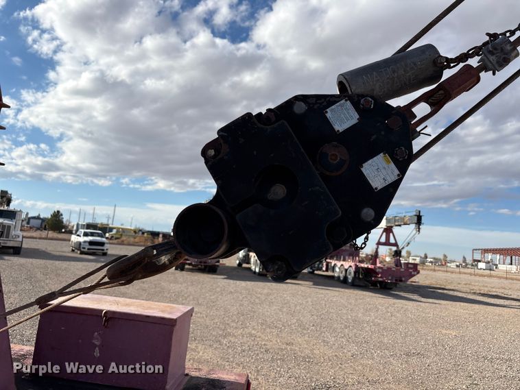 image for item EU4714 2013 Peterbilt 365 crane truck