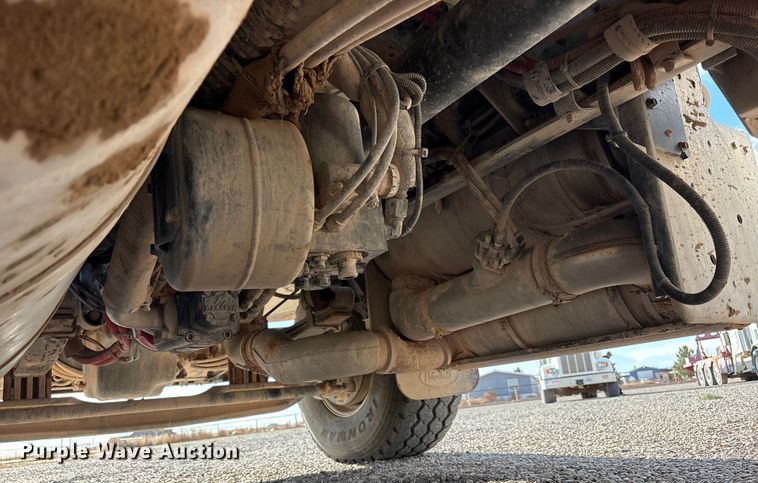 image for item EU4714 2013 Peterbilt 365 crane truck