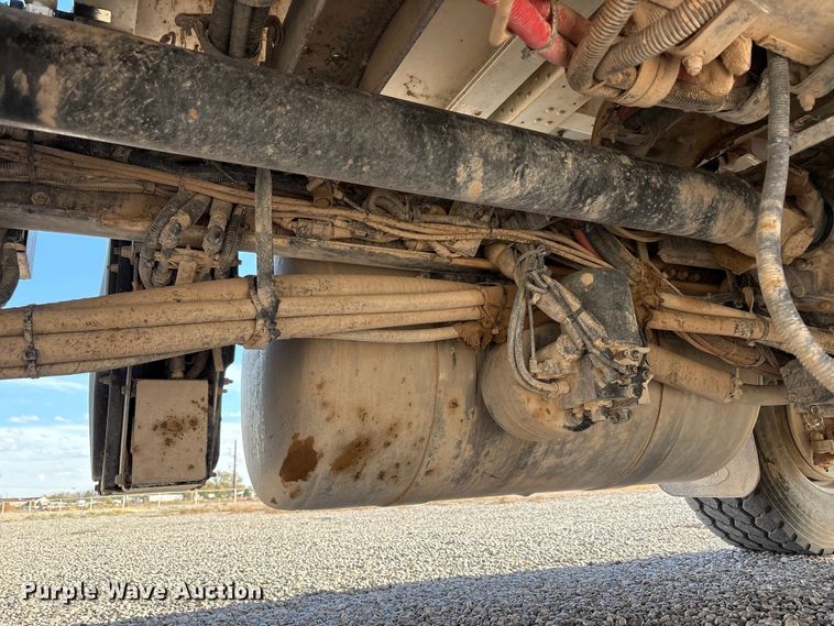 image for item EU4714 2013 Peterbilt 365 crane truck