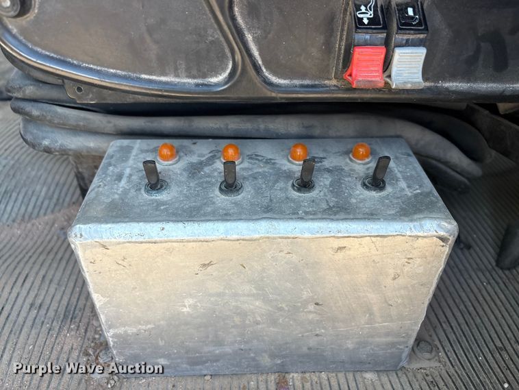 image for item EU4714 2013 Peterbilt 365 crane truck