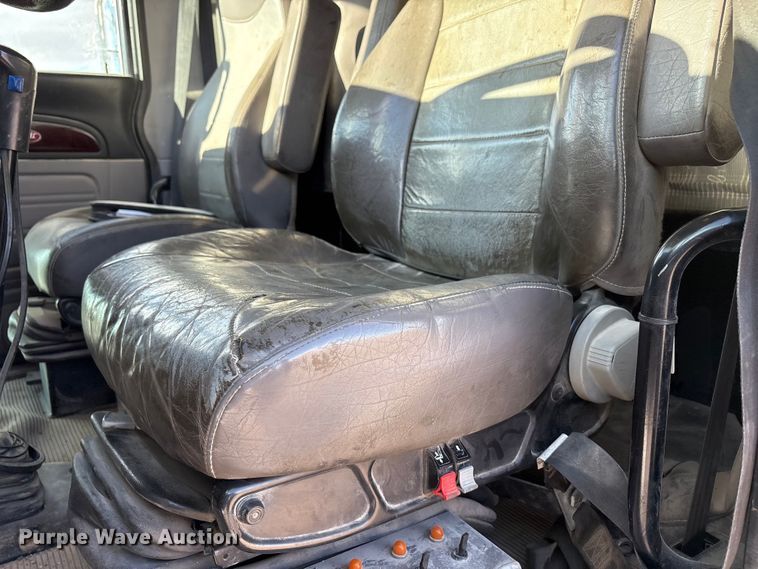 image for item EU4714 2013 Peterbilt 365 crane truck