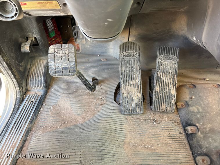 image for item EU4714 2013 Peterbilt 365 crane truck