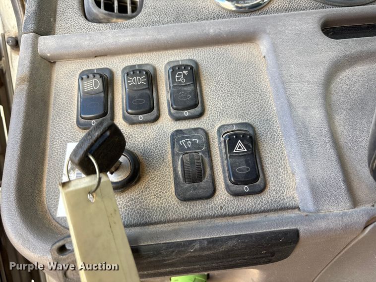 image for item EU4714 2013 Peterbilt 365 crane truck