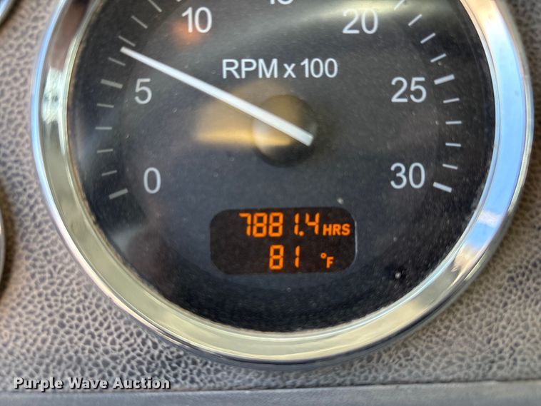 image for item EU4714 2013 Peterbilt 365 crane truck