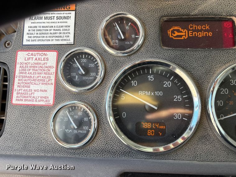 image for item EU4714 2013 Peterbilt 365 crane truck