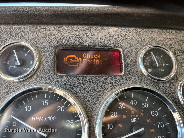 image for item EU4714 2013 Peterbilt 365 crane truck