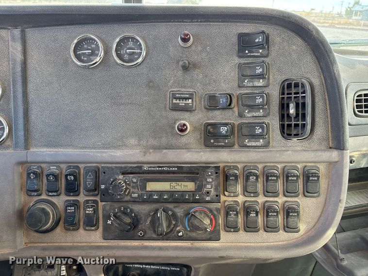 image for item EU4714 2013 Peterbilt 365 crane truck