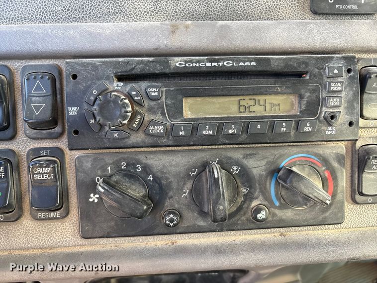 image for item EU4714 2013 Peterbilt 365 crane truck