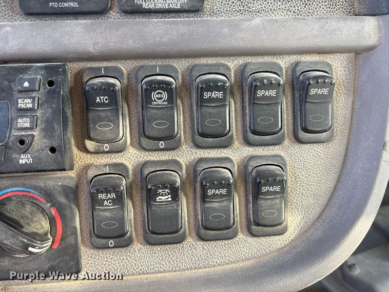 image for item EU4714 2013 Peterbilt 365 crane truck