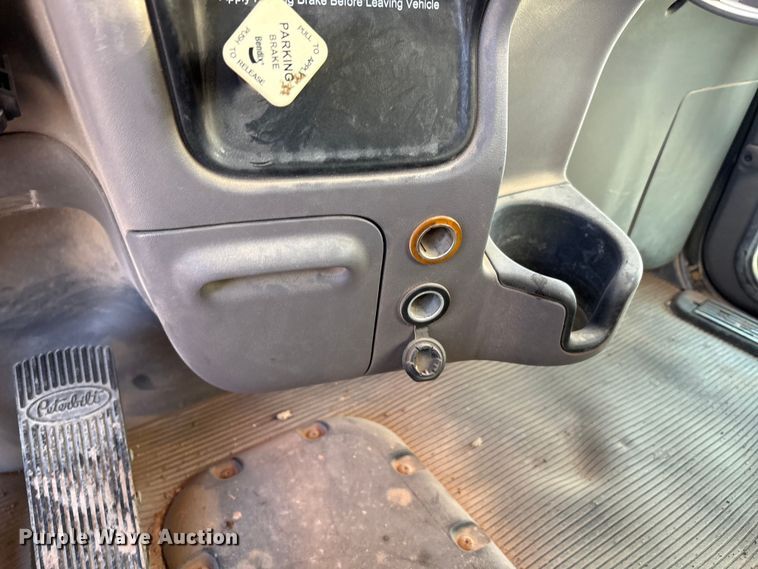 image for item EU4714 2013 Peterbilt 365 crane truck