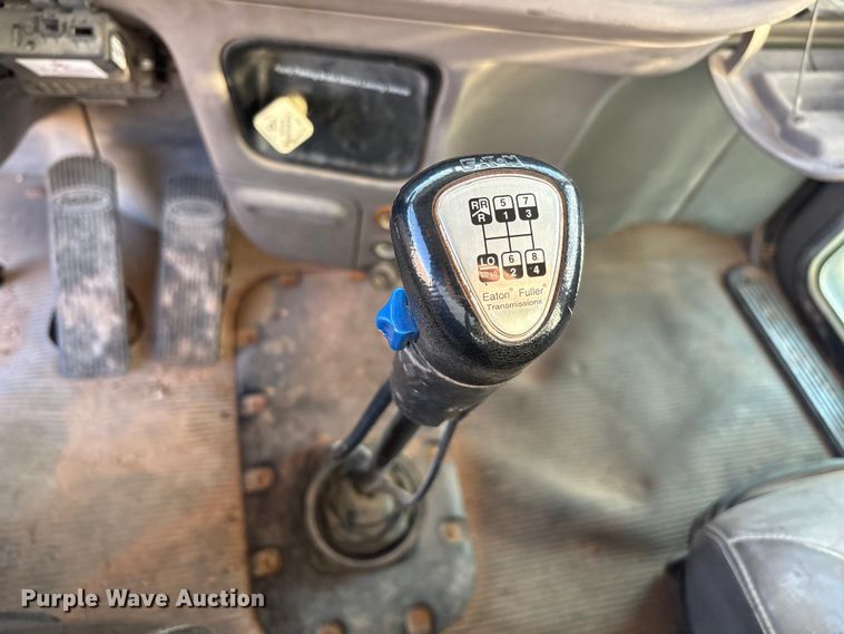 image for item EU4714 2013 Peterbilt 365 crane truck