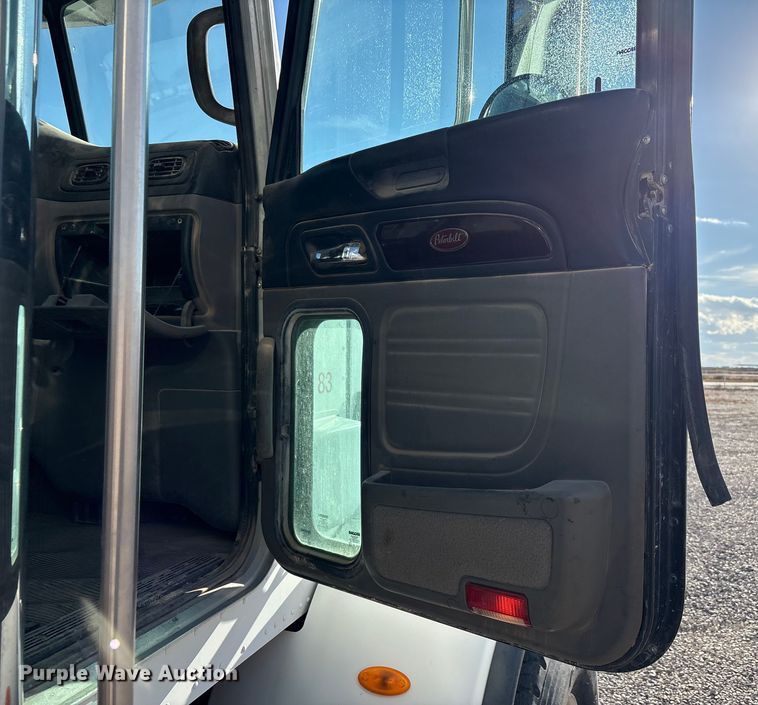 image for item EU4714 2013 Peterbilt 365 crane truck