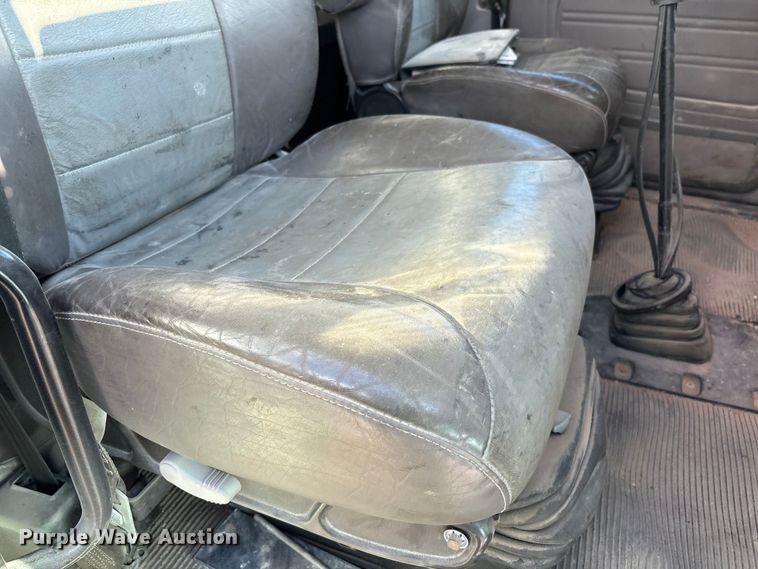 image for item EU4714 2013 Peterbilt 365 crane truck