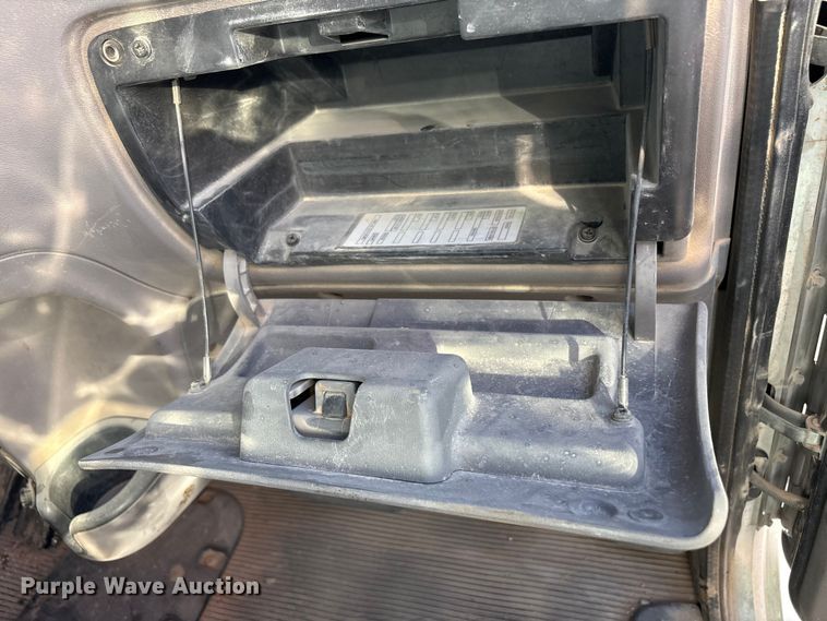 image for item EU4714 2013 Peterbilt 365 crane truck