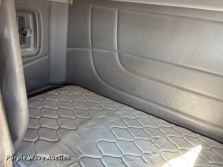 image for item EU4714 2013 Peterbilt 365 crane truck