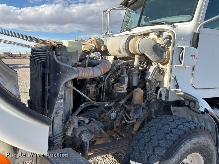 image for item EU4714 2013 Peterbilt 365 crane truck