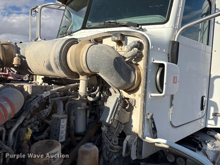 image for item EU4714 2013 Peterbilt 365 crane truck