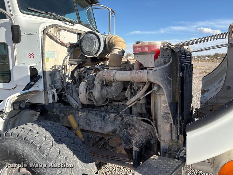 image for item EU4714 2013 Peterbilt 365 crane truck