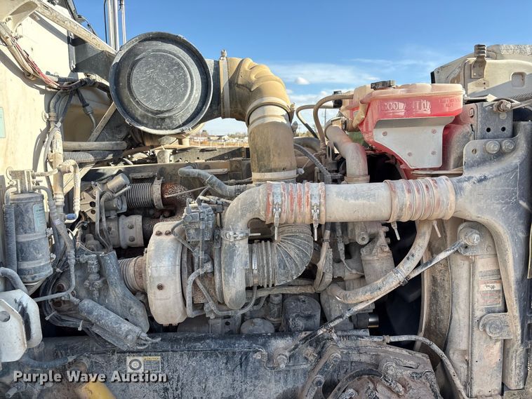 image for item EU4714 2013 Peterbilt 365 crane truck