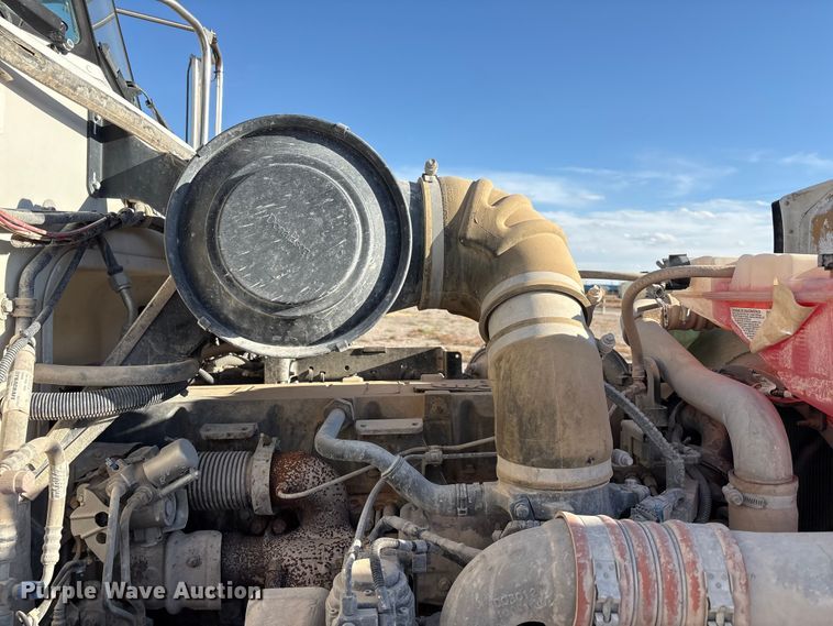 image for item EU4714 2013 Peterbilt 365 crane truck