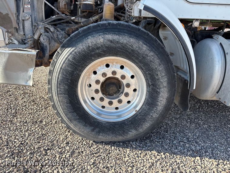 image for item EU4714 2013 Peterbilt 365 crane truck