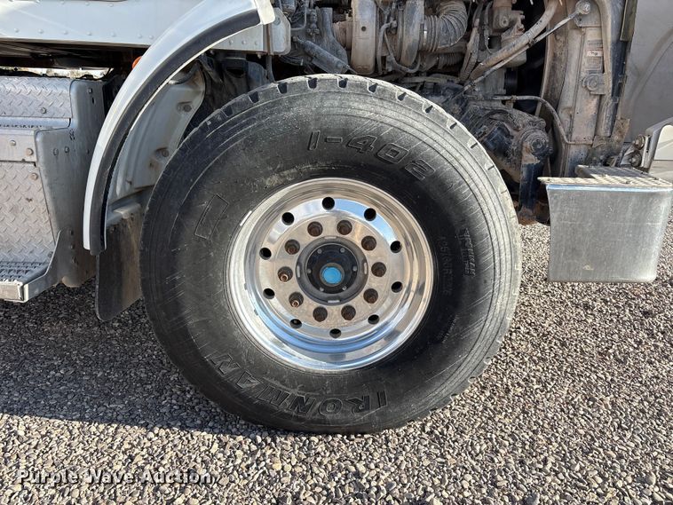 image for item EU4714 2013 Peterbilt 365 crane truck