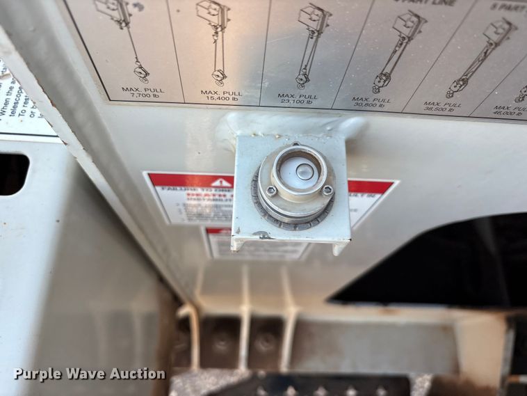 image for item EU4715 2011 Peterbilt 365 crane truck