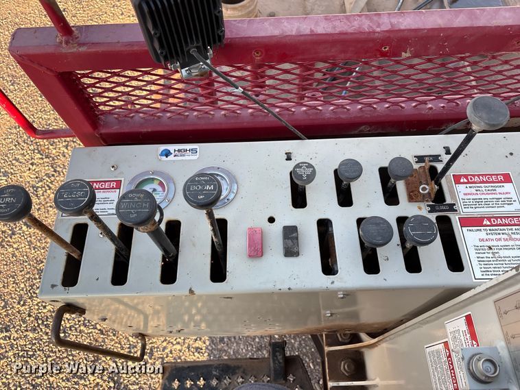 image for item EU4715 2011 Peterbilt 365 crane truck