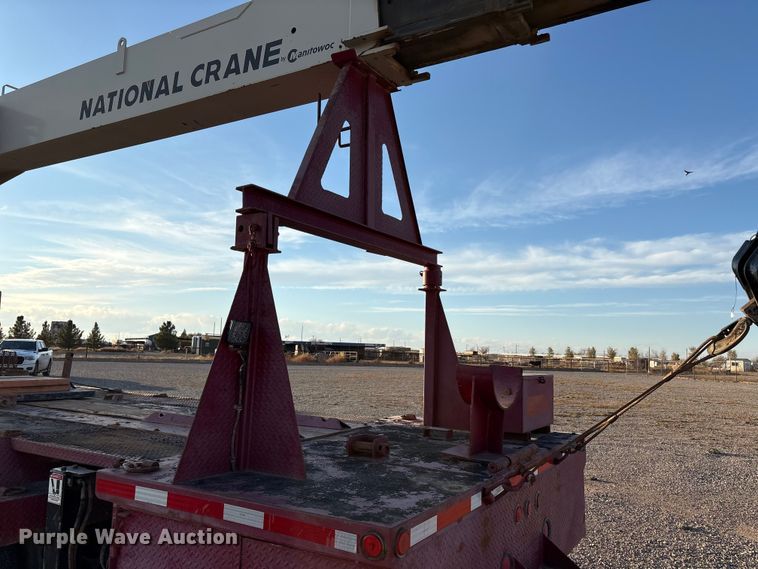 image for item EU4715 2011 Peterbilt 365 crane truck