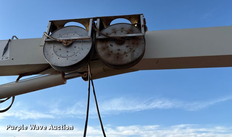 image for item EU4715 2011 Peterbilt 365 crane truck