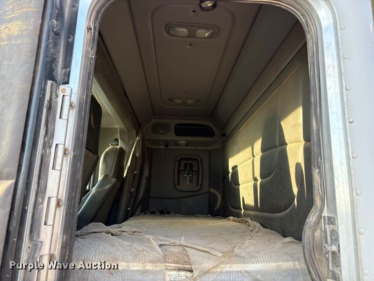 image for item EU4715 2011 Peterbilt 365 crane truck