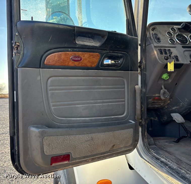 image for item EU4715 2011 Peterbilt 365 crane truck