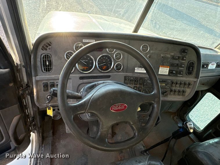 image for item EU4715 2011 Peterbilt 365 crane truck