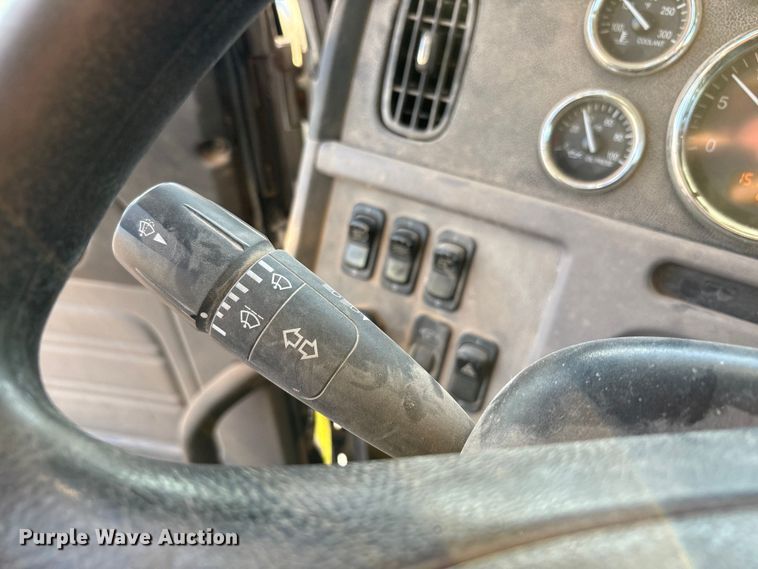 image for item EU4715 2011 Peterbilt 365 crane truck