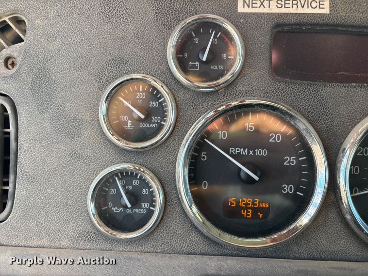 image for item EU4715 2011 Peterbilt 365 crane truck