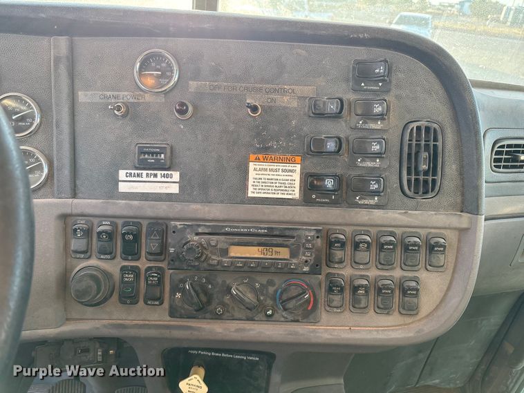 image for item EU4715 2011 Peterbilt 365 crane truck