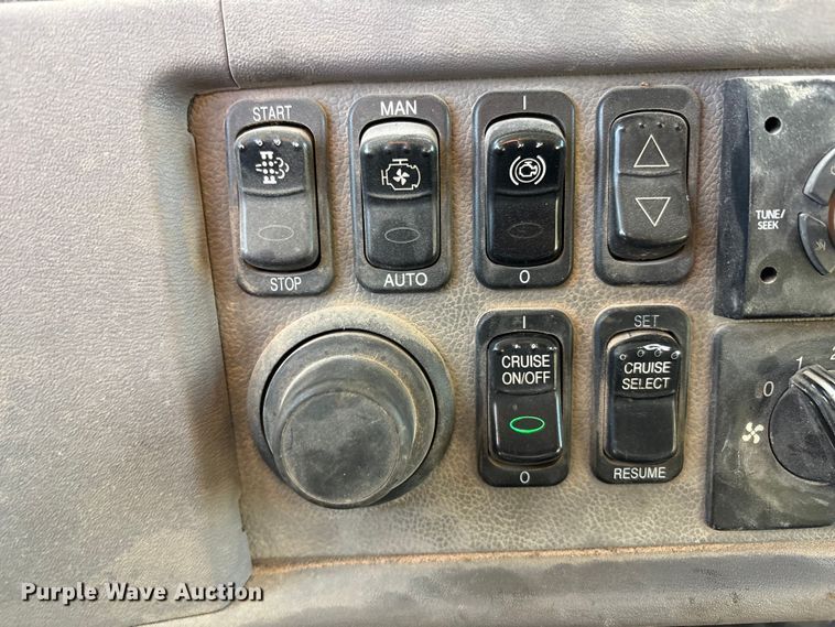 image for item EU4715 2011 Peterbilt 365 crane truck