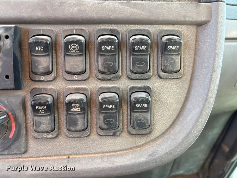 image for item EU4715 2011 Peterbilt 365 crane truck