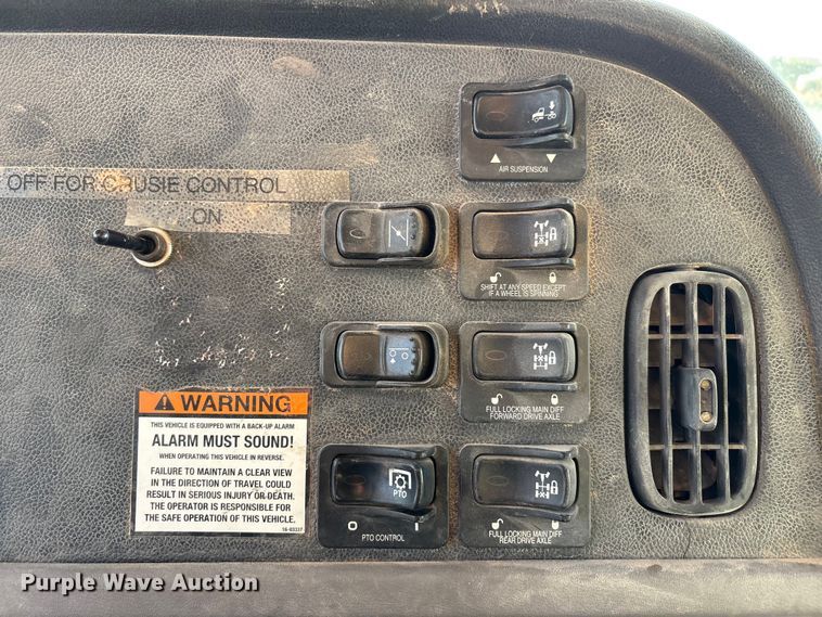 image for item EU4715 2011 Peterbilt 365 crane truck