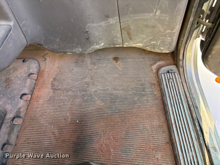 image for item EU4715 2011 Peterbilt 365 crane truck