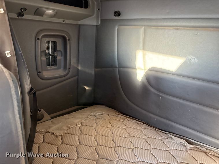 image for item EU4715 2011 Peterbilt 365 crane truck