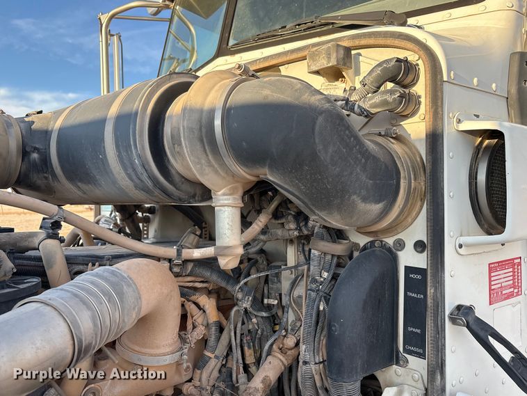 image for item EU4715 2011 Peterbilt 365 crane truck