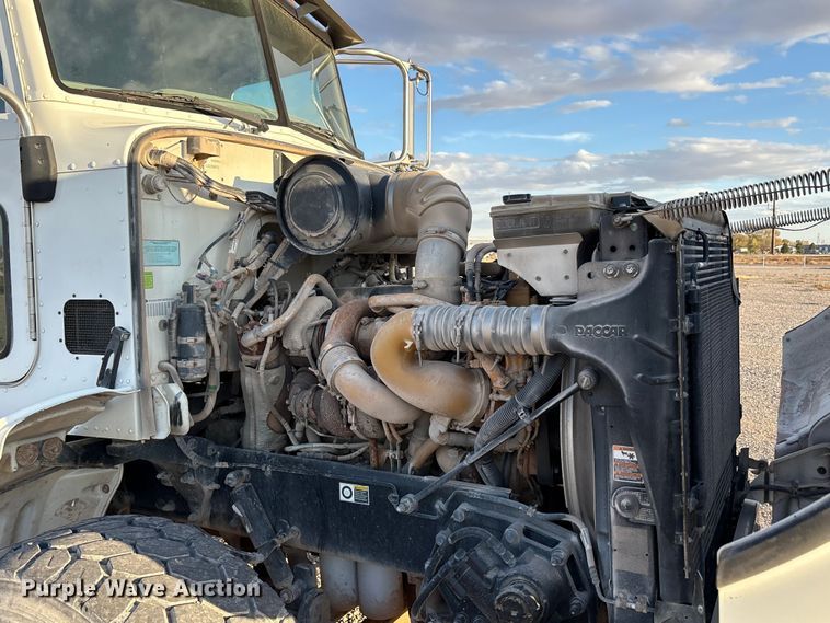 image for item EU4715 2011 Peterbilt 365 crane truck