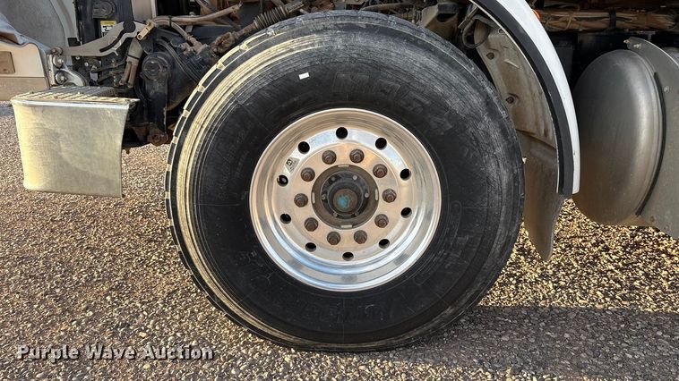 image for item EU4715 2011 Peterbilt 365 crane truck