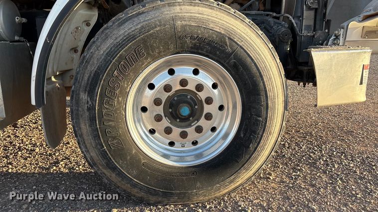 image for item EU4715 2011 Peterbilt 365 crane truck