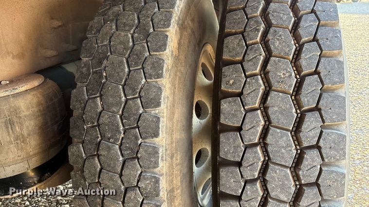 image for item EU4715 2011 Peterbilt 365 crane truck