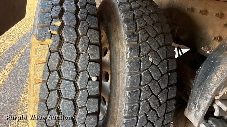 image for item EU4715 2011 Peterbilt 365 crane truck