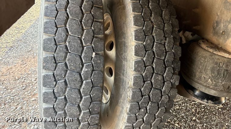 image for item EU4715 2011 Peterbilt 365 crane truck