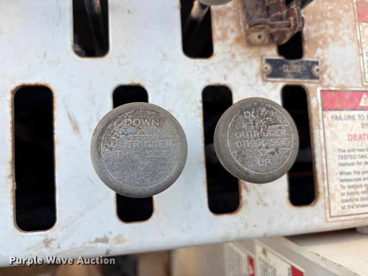 image for item EU4716 2013 Peterbilt 365 crane truck